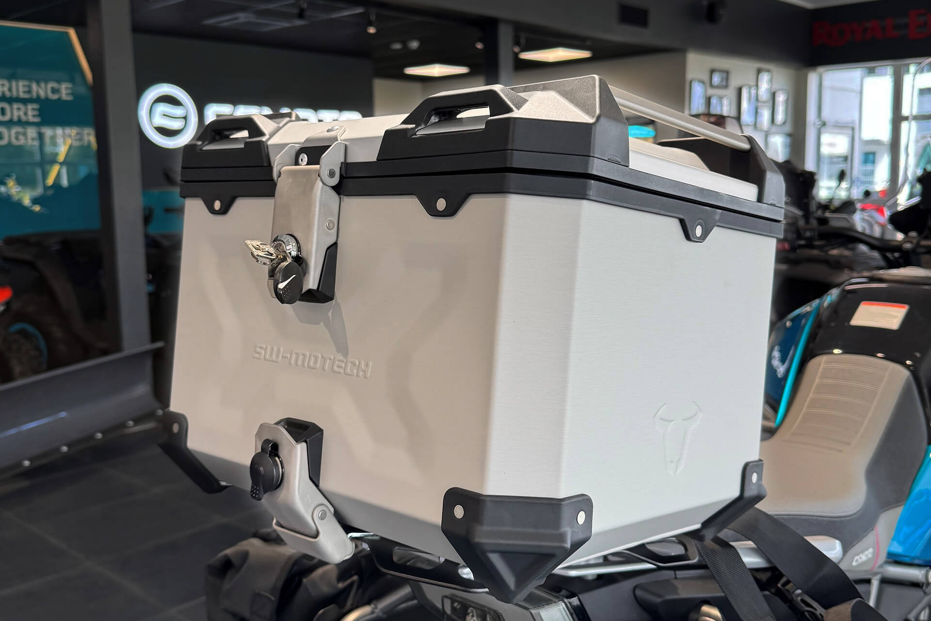 SW-Motech TRAX ADV tagakohvri komplekt (hõbedane) CFMOTO 450MT (23-)